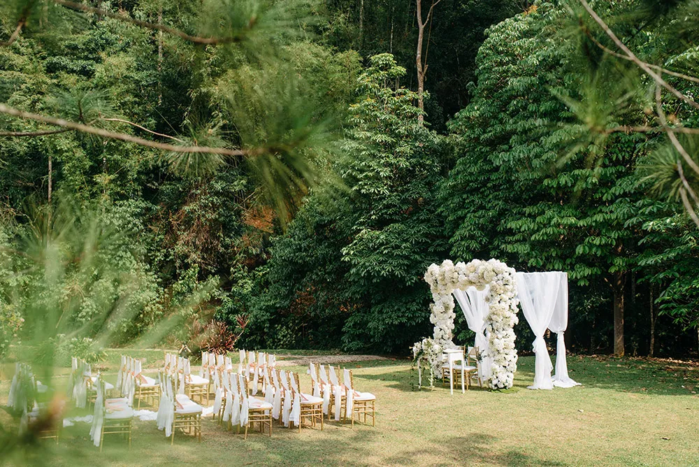 Photo by Peter Herman Photography. Styling by The PeakXperience. theweddingnotebook.com