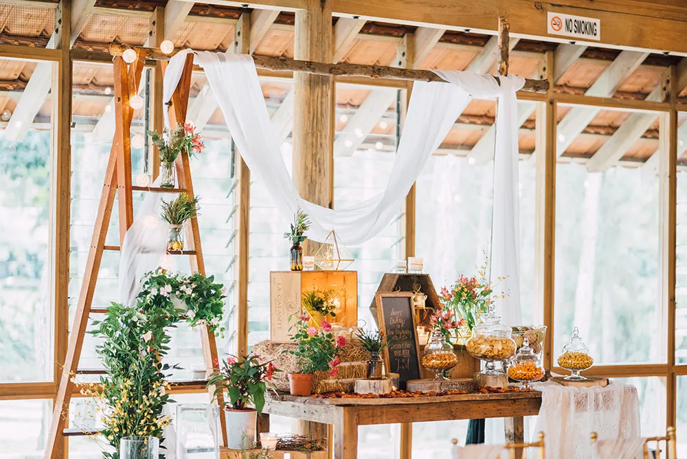 Photo by Peter Herman Photography. Styling by The PeakXperience. theweddingnotebook.com