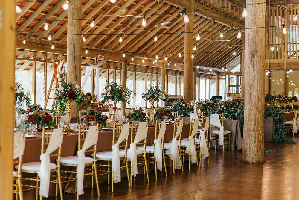 Photo by Peter Herman Photography. Styling by The PeakXperience. theweddingnotebook.com