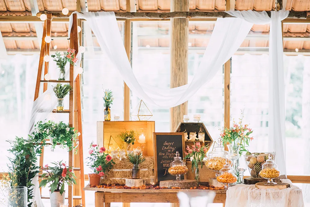 Photo by Peter Herman Photography. Styling by The PeakXperience. theweddingnotebook.com