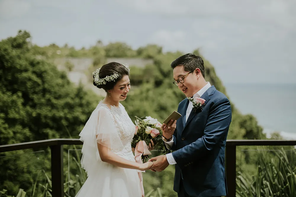 Photo by Punyan Photography. theweddingnotebook.com