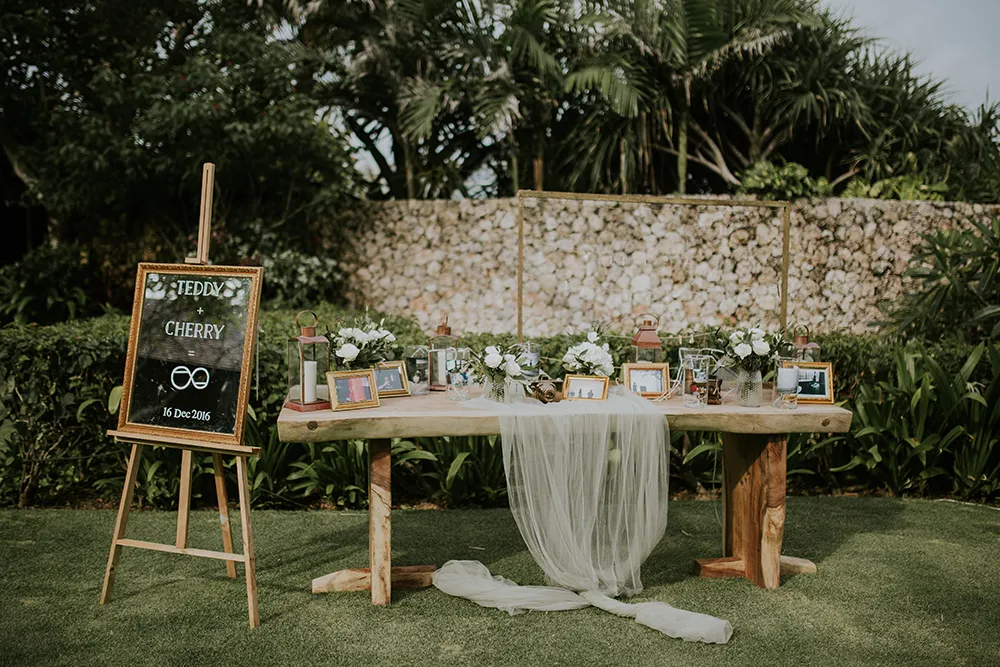 Photo by Punyan Photography. theweddingnotebook.com