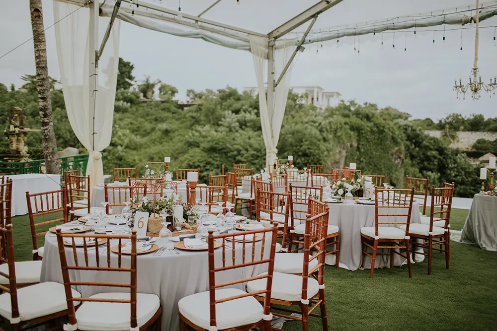 Photo by Punyan Photography. theweddingnotebook.com