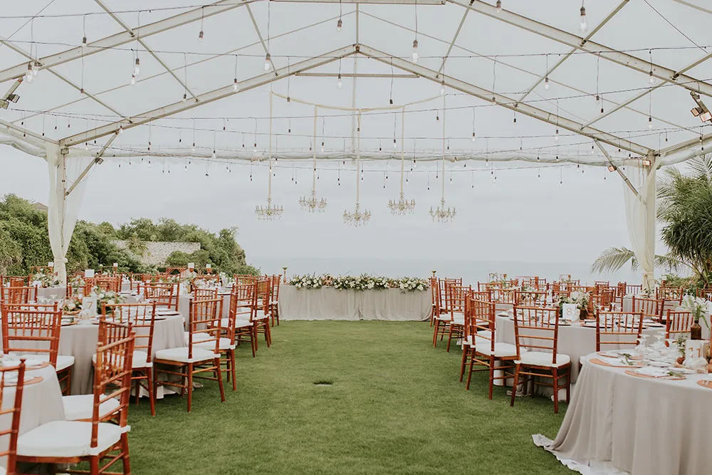 Photo by Punyan Photography. theweddingnotebook.com