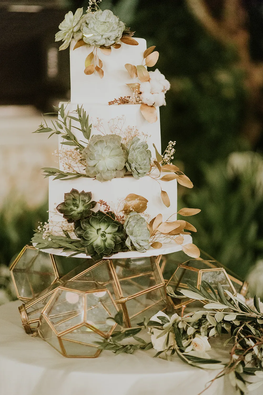 Photo by Punyan Photography. theweddingnotebook.com